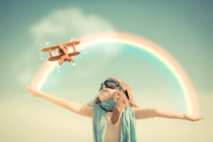 Enfant rêveur sous arc-en-ciel Enfant rêveur – potentiel éveillé par l’hypnose