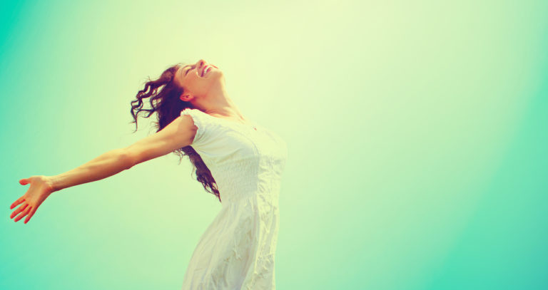 Femme libre – sensation d’épanouissement et d’ouverture grâce à l’hypnose